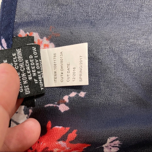 Torrid Womens 0 Plus Floral Sheer Crop Blouse - Picture 6 of 7